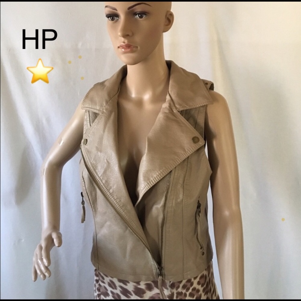 LeaThEr zIp vEst
